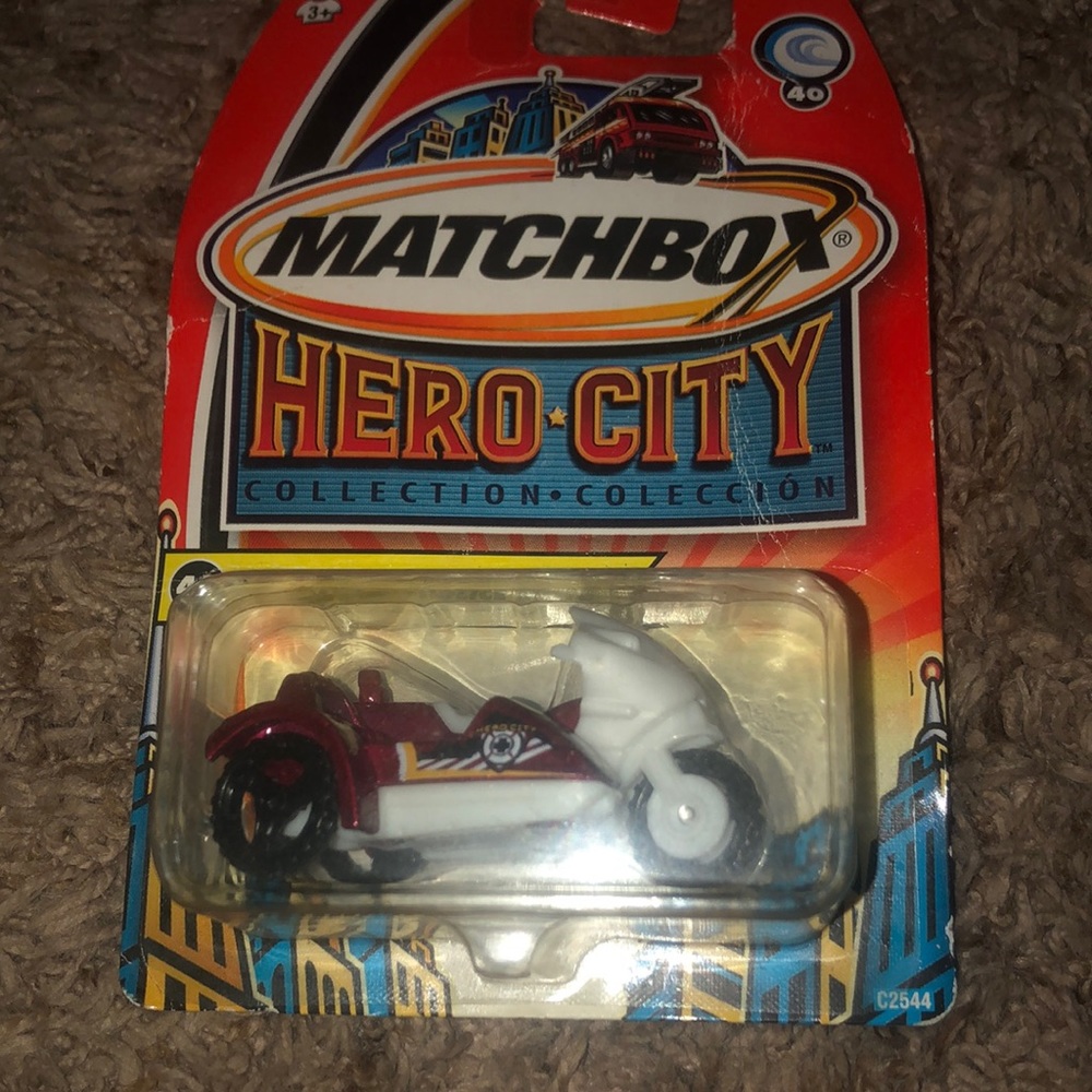 2003 Matchbox Hero-City Collection Police Moto # 40  NIB